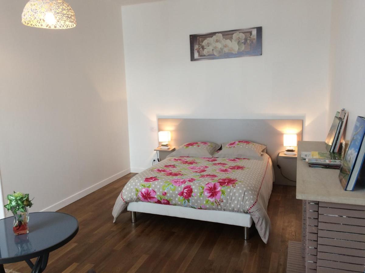 Chambres " Orchidees " Saint-Denis-de-Gastines 외부 사진