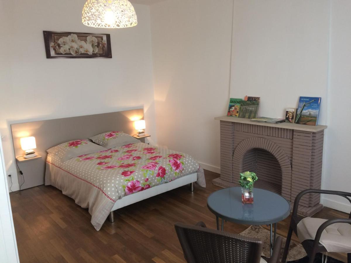 Chambres " Orchidees " Saint-Denis-de-Gastines 외부 사진