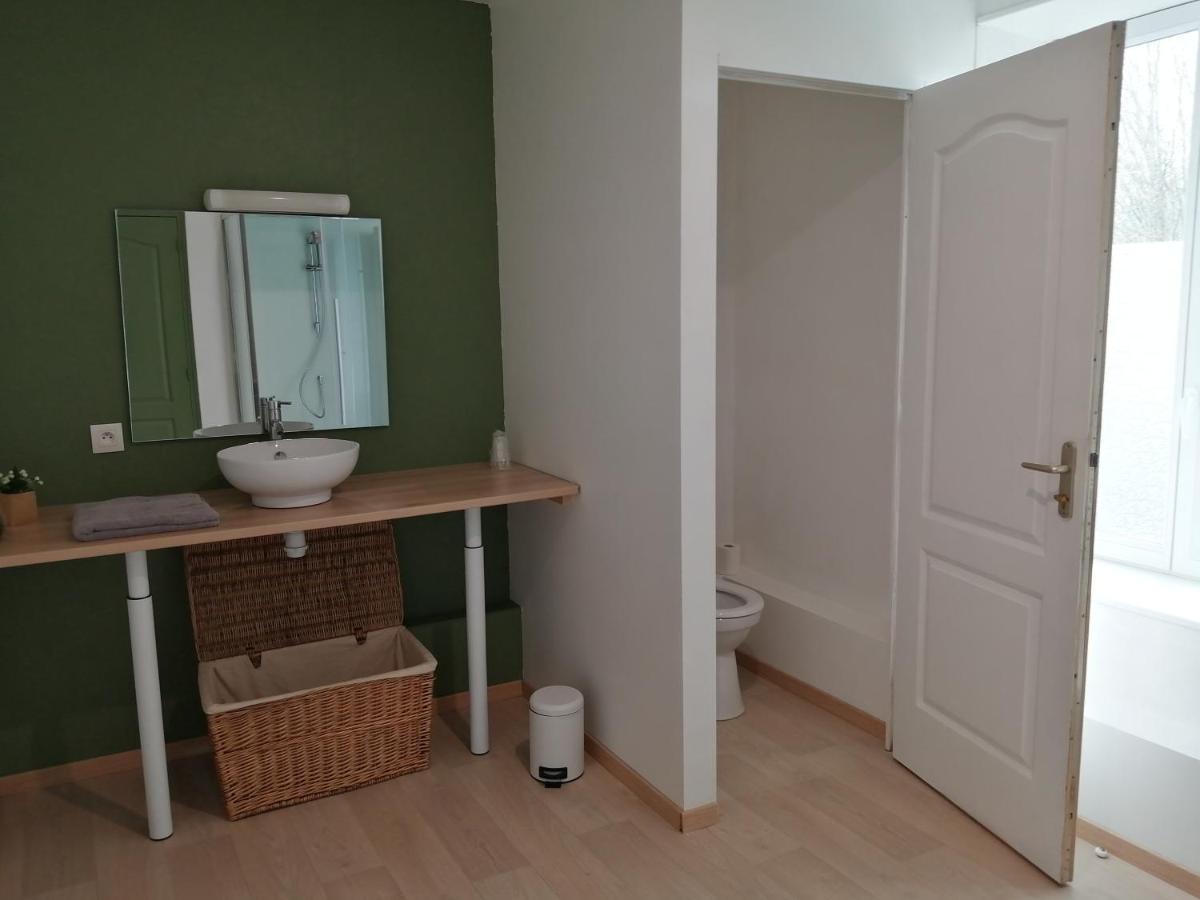 Chambres " Orchidees " Saint-Denis-de-Gastines 외부 사진
